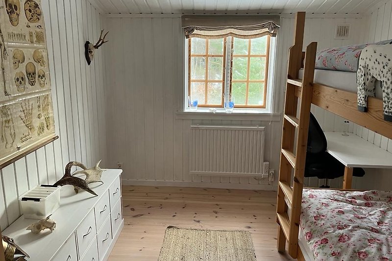 Schlafzimmer mit Etagenbett (2x80x200)