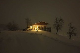 Hütte-Nicole neben Skiabfahrt