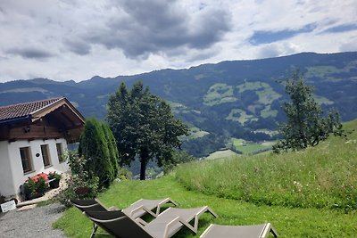 Hütte-Nicole direkt neben Skipiste