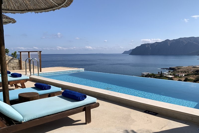Stone-Villa II (Price on request): infinitypool, sunbeds and Ambrella and nice sea view