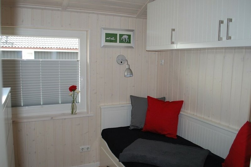 Schlafzimmer 3 mit einem zum Doppelbett ausziehbaren Einzelbett