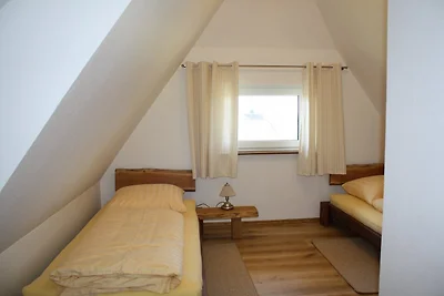 Casa di campagna giallo sabbia