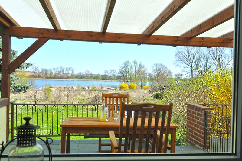 View from the kitchen onto the lake