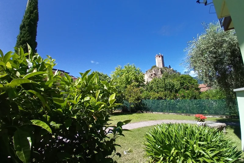 Garten mit Sicht auf die Scaliger Burg.