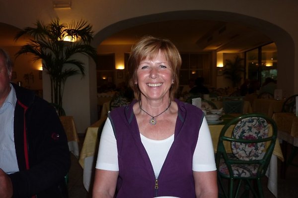 Frau W. Sandrell Frau W. Sandrell