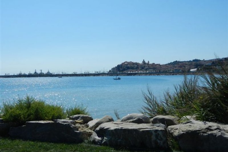 Blick auf Porto Maurizio aus Imperial-Oneglia