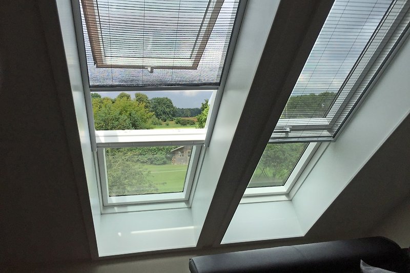große Dachflächenfenster .. aufmachen und frische Luft genießen .. 