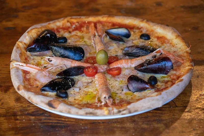 Seafood pizza in our restorant