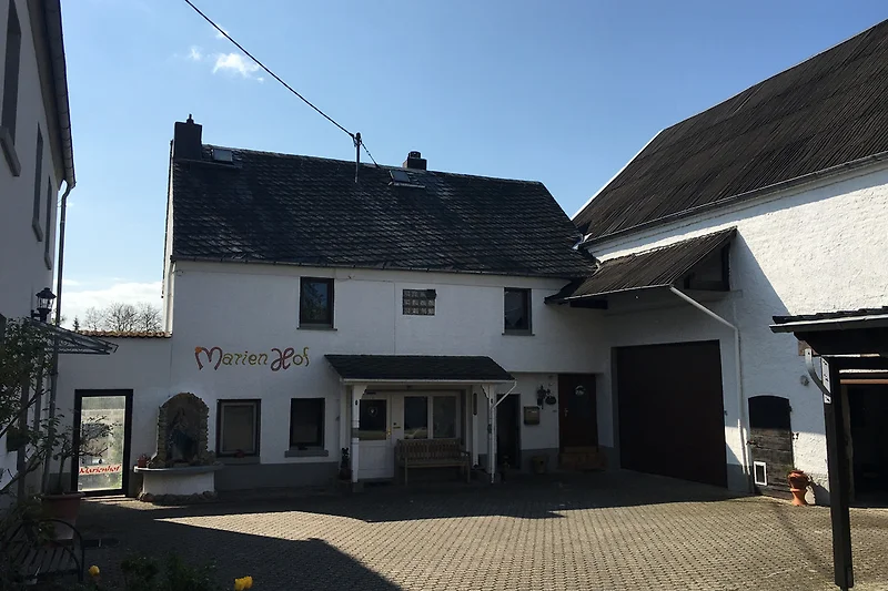 Sure! The translation of "Ferienwohnung Marienhof" to Dutch ([nl]) is:

**Vakantiewoning Marienhof**