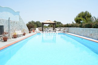 Villa Carmela A mit Pool und Garten