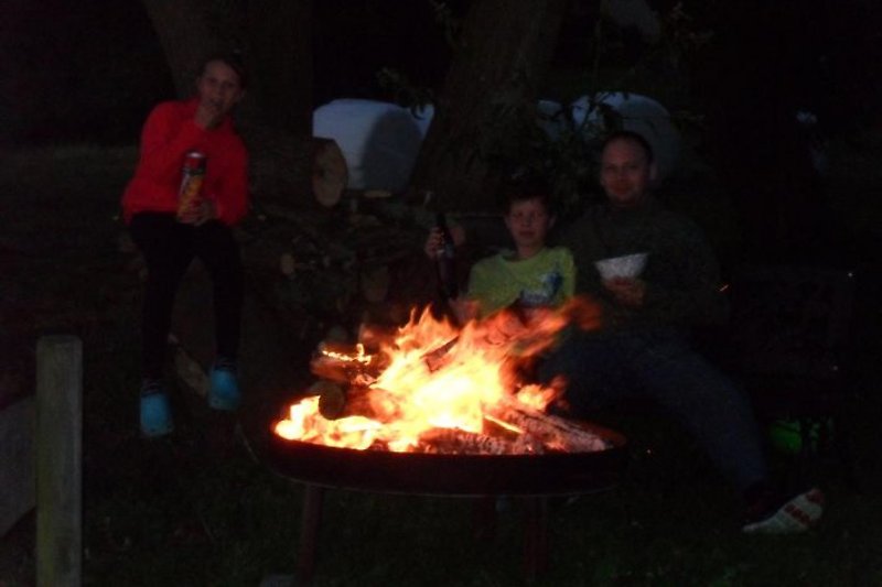 Abends am Lagerfeuer