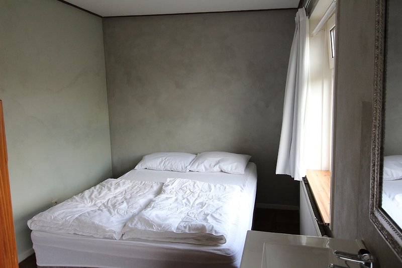 Schlafzimmer fur 4 pers. eine dobbelbett 140x200 cm und mit eine Etagenbett 90x 200cm
