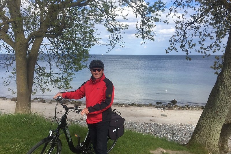Fahrradweg direkt an der Ostsee