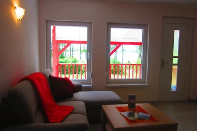 FH Dompfaff mit Boot & Steg am See