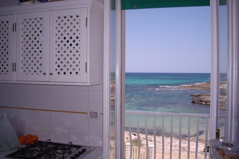 Keuken met uitzicht op zee