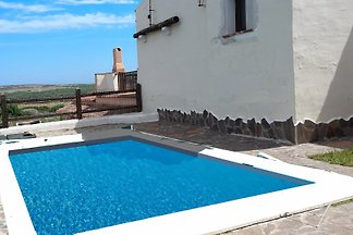 VILLA ANTON con jardín y piscina
