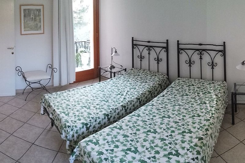 Schlafzimmer mit Einzelbetten (90x200cm)