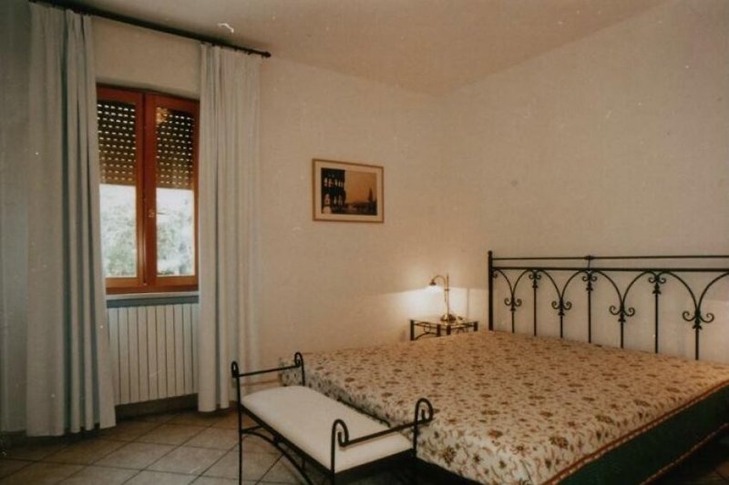 Schlafzimmer mit Doppelbett (200x200cm)