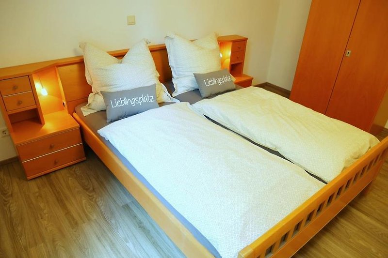 Fewo No.43 - Schlafzimmer1 mit Doppelbett