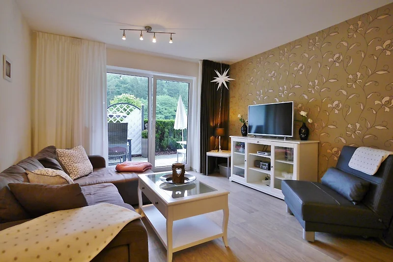 Soggiorno elegante con arredamento accogliente.