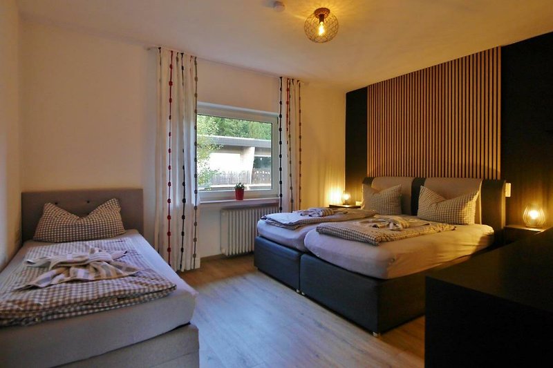 Quartier12 - BERG*** - Schlafzimmer2 mit Doppelbett + Einzelbett