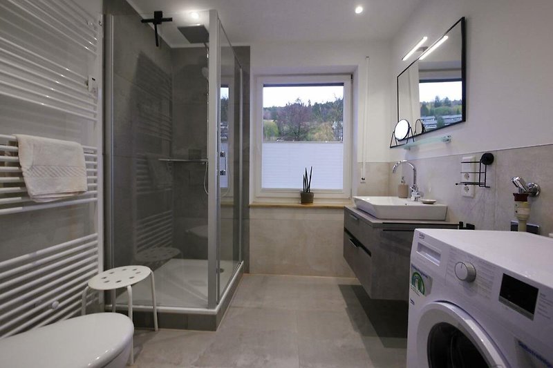 Upland Apartments/Fewo Zeitgeist - zweites Duschbad mit Waschmaschine