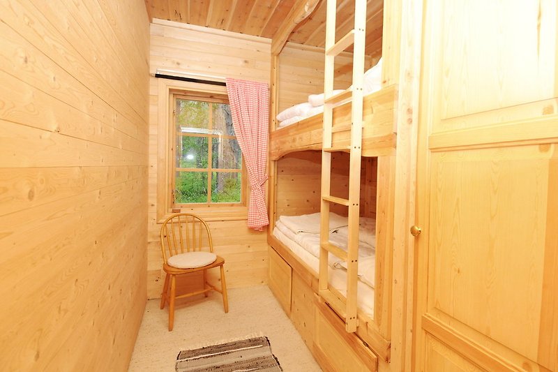 Schlafzimmer mit breiten Betten
