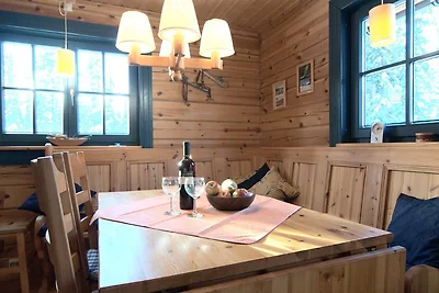Moderna casetta di legno nello Jämtland