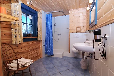 Moderna casetta di legno nello Jämtland
