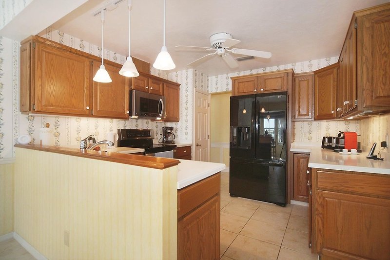 open kitchen of the villa in Cape Coral, Florida