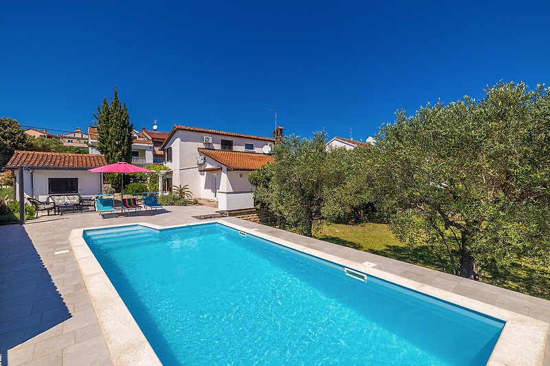 Ferienhaus LEDINE mit privatem Pool