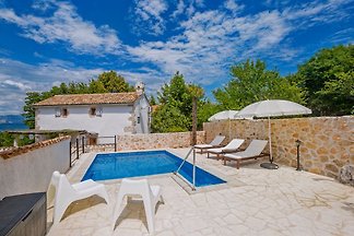 Kamena kuća JELA s bazenom