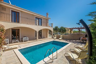 Villa DIJANA mit Pool