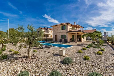 Rustica Villa Bellamare con piscina