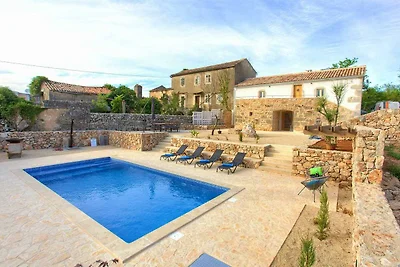 Schöne Villa MAY mit Pool