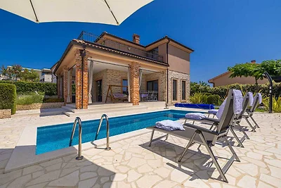 Luxe villa in Linardici met zwembad