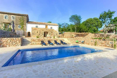 Schöne Villa MAY mit Pool