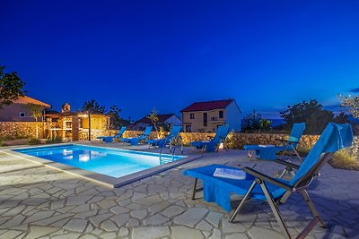 Luxusvilla in Linardici mit Pool