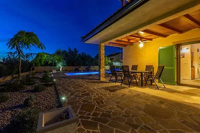 Rustica Villa Bellamare con piscina