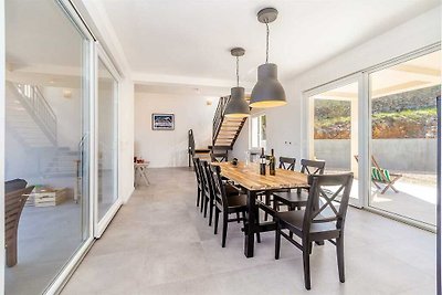 Schönes Ferienhaus TIA mit Pool