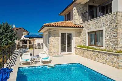 Villa LURDA mit beheiztem Pool