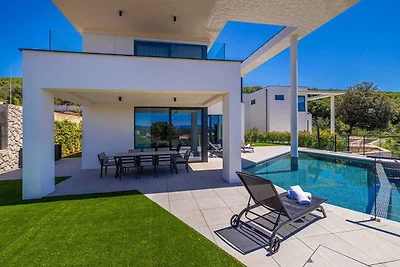 Luxusvilla 45° mit Infinity-Pool