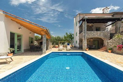 Belle maison en pierre IVA avec piscine chauffée