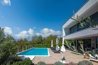 Villa LUXOR mit beheiztem Pool