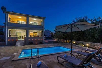 Casa vacanze VESNA con piscina