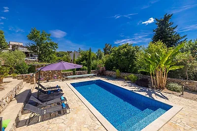 Schöne Villa MAY mit Pool