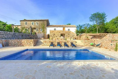 Schöne Villa MAY mit Pool