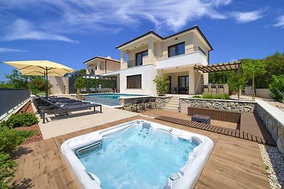 Villa LORD con piscina riscaldata, jacuzzi e...