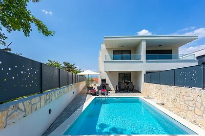 Villa LARUS