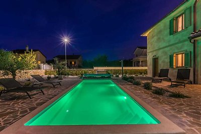 Rustic Villa Bellamare with pool